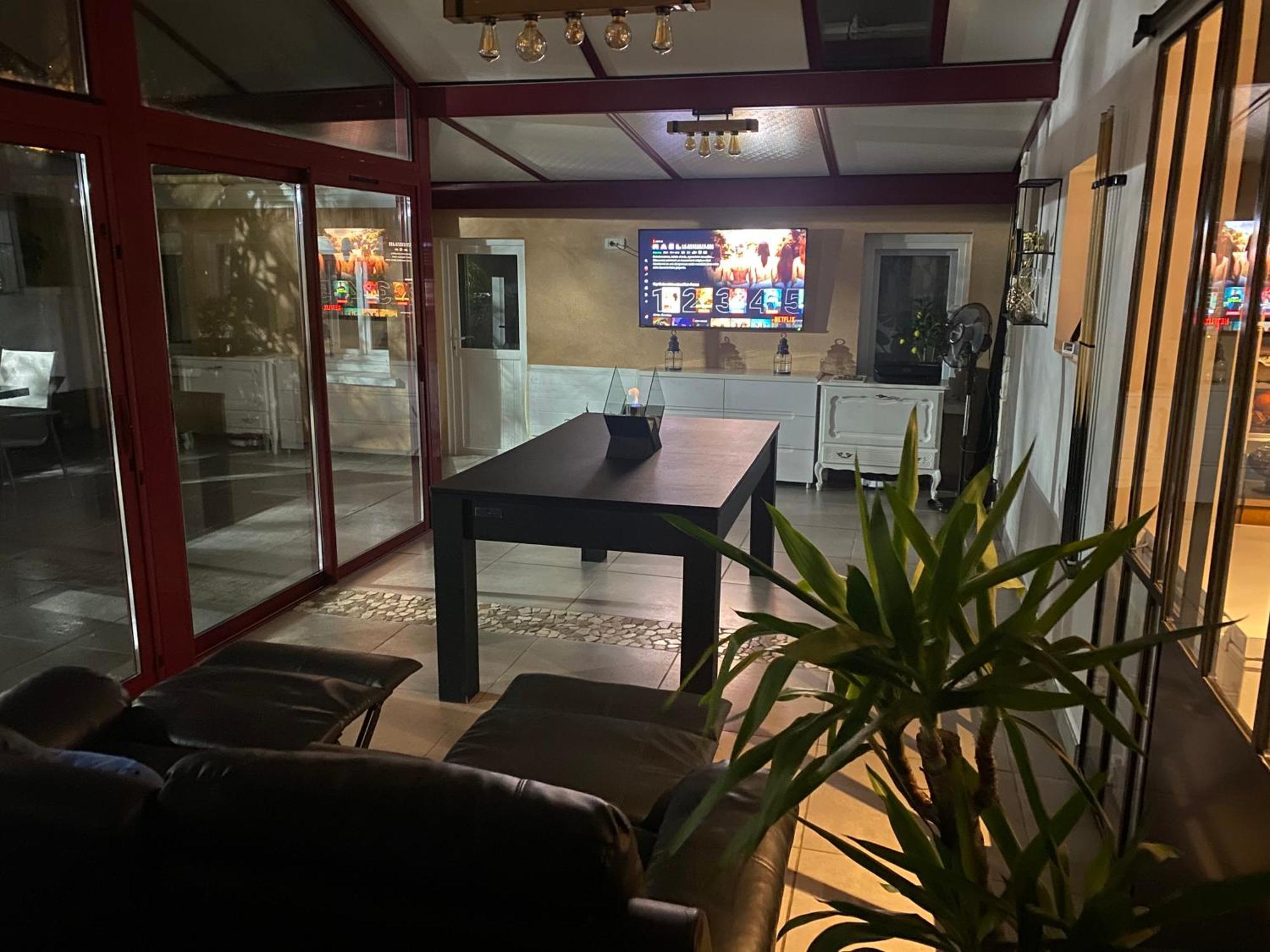 Dependance Avec Billard A Proximite Zenith Rouen Hotel Le Grand-Quevilly Buitenkant foto